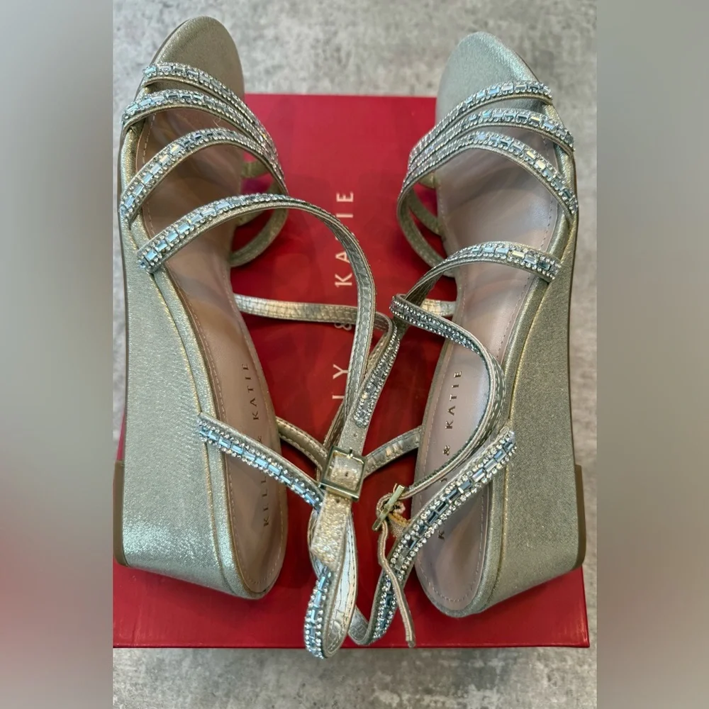 Elegant Strappy Wedge Sandals - Picture 9 of 9